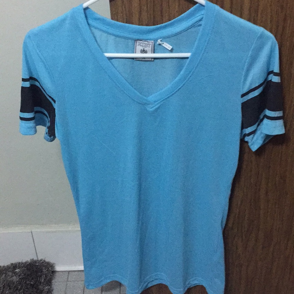 Athletic tee